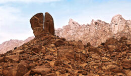 Mount-Sinai-The-Mountain-Where-YHWH-Met-Moses-In-Saudi-Arabia