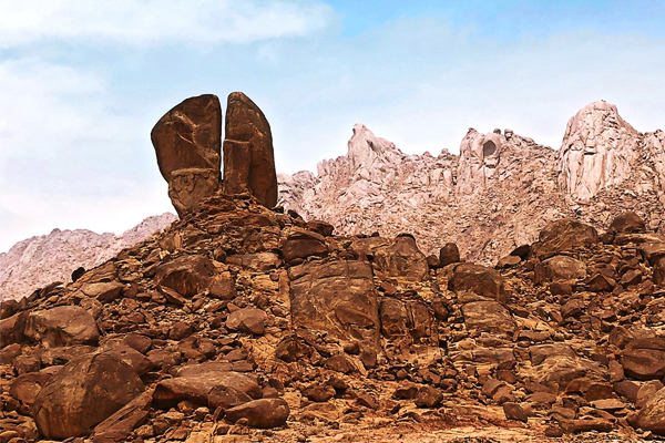 Mount-Sinai-The-Mountain-Where-YHWH-Met-Moses-In-Saudi-Arabia